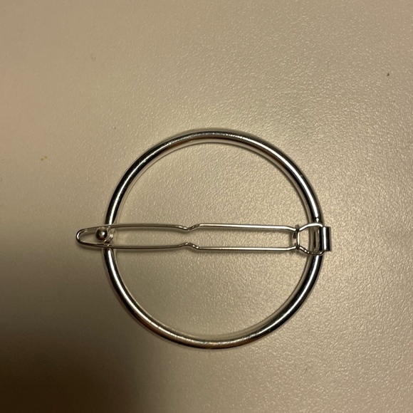 Silver Circle Hair Barrette - Picture 3 of 4